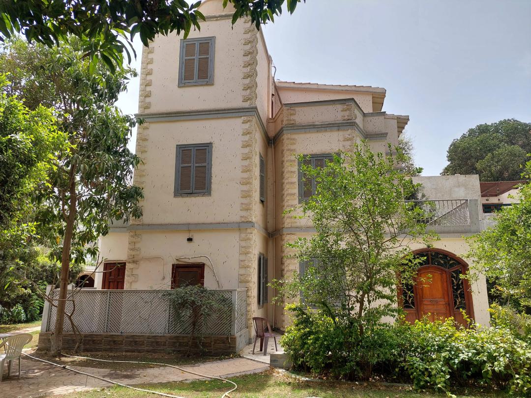 SPACIOUS VILLA WTHE PRIVATE GARDEN FOR RENT IN SARAYAT EL MAADI CAIRO EGYPT