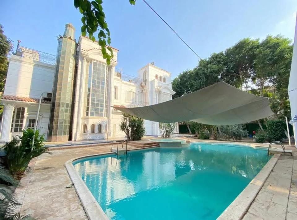 فيلا رائعه بحمام سباحه للايجار في دجله المعادي القاهره مصر 
