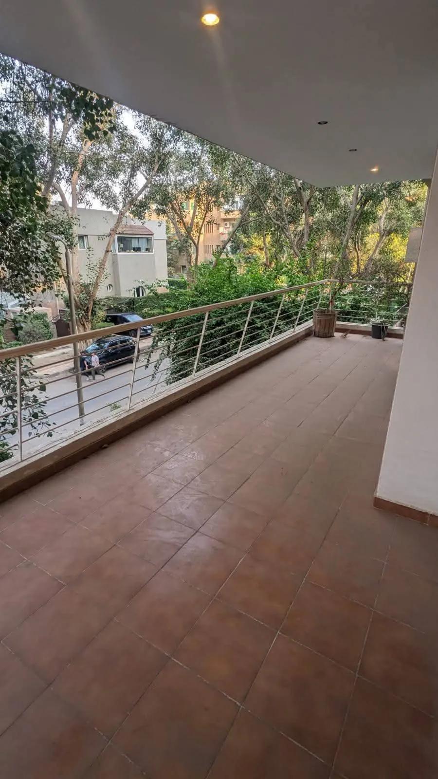 فيلا فسيحه للايجار في سرايات المعادي القاهره مصر 