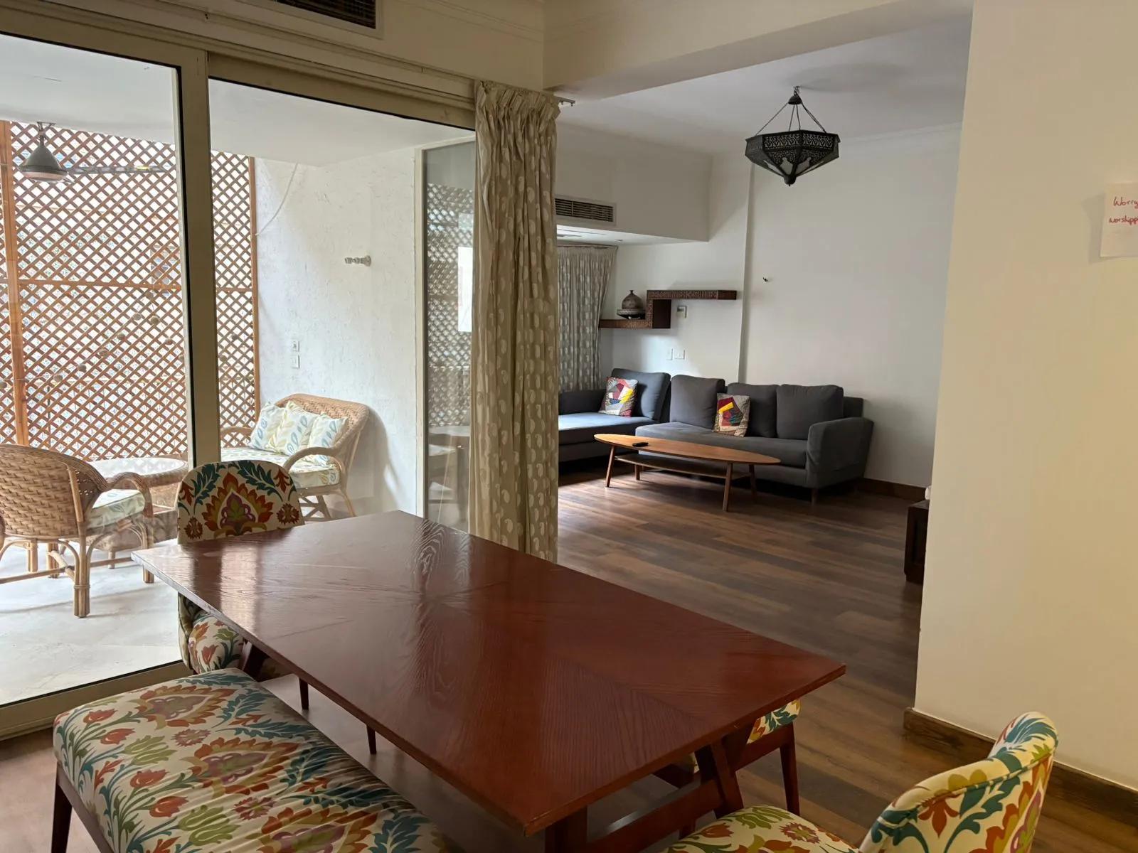 شقه مفروشه للايجار في سرايات المعادي القاهره مصر 